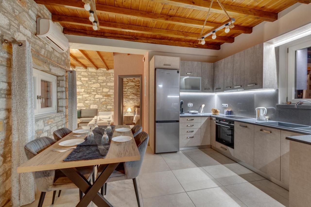Takis Guesthouse- Laoura-Hermoupolis Екстериор снимка