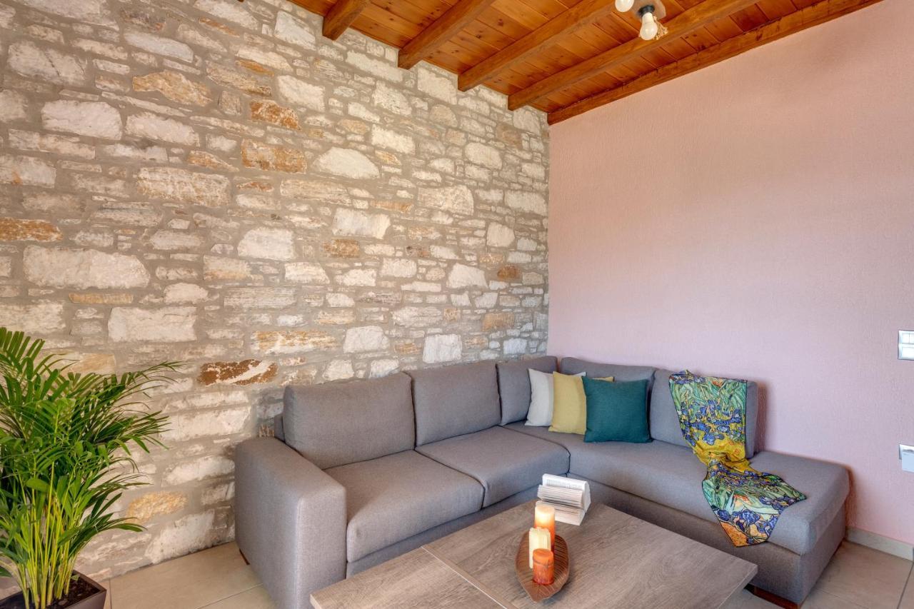 Takis Guesthouse- Laoura-Hermoupolis Екстериор снимка